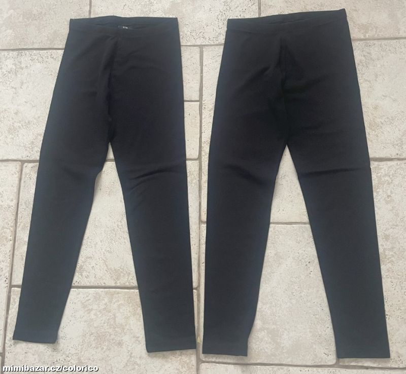 Dvoje černé legíny s chloupkem uvnitř