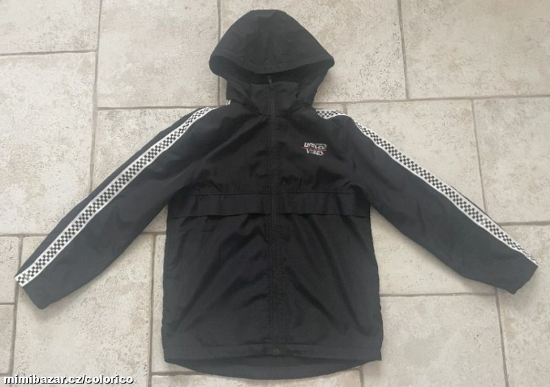 Černá přechodová nebo slabší zimní bunda