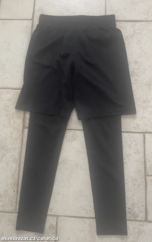 Sportovní legíny s kraťasy v jednom