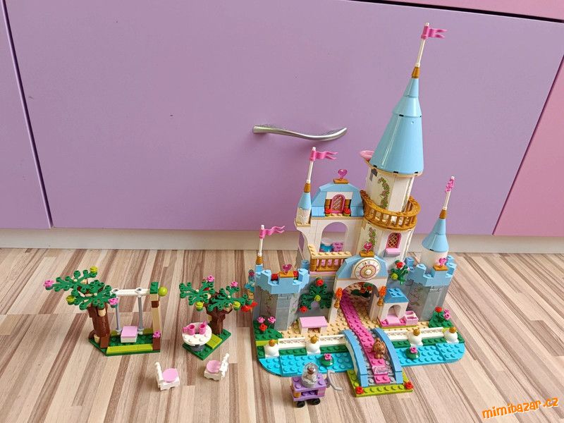 Obrázek k inzerátu: Lego Friends Disney 41055 Popelčin roman. zámek