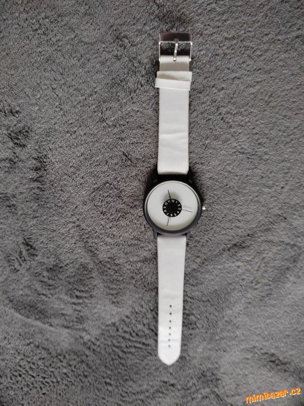 Bílé dámské hodinky