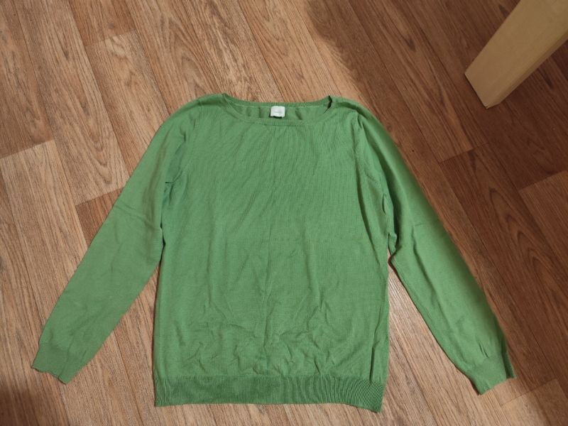 svetřík zn. Camaieu vel. 42