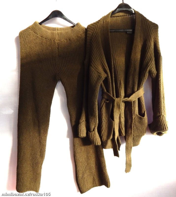 Moderní pletený teplý komplet vel.42/44