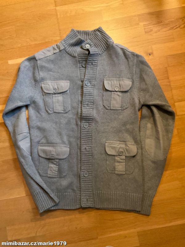 Svetr šedý propínací