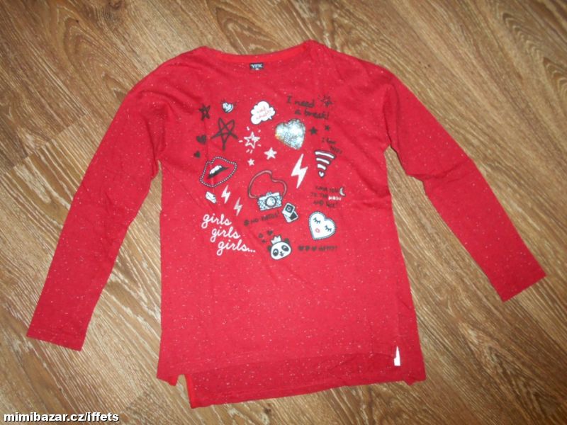 červené tričko s nápisy YFK 146/152 na 10-12 let