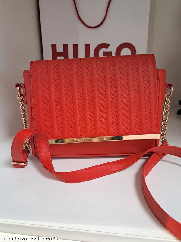 KRÁSNÁ CROSSBODY KABELKA