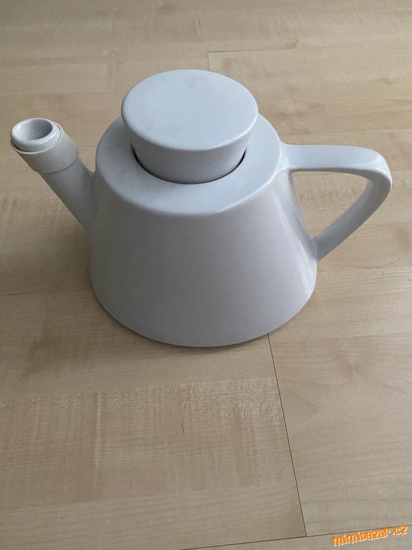 Bílá konvice ikea