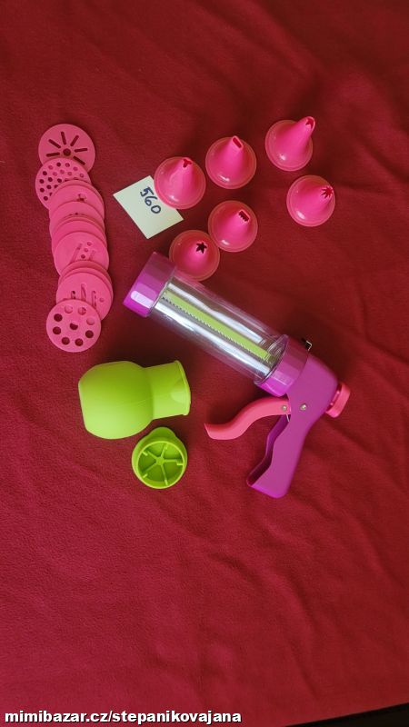 Zdobící pistole a nádobka na čokoládu