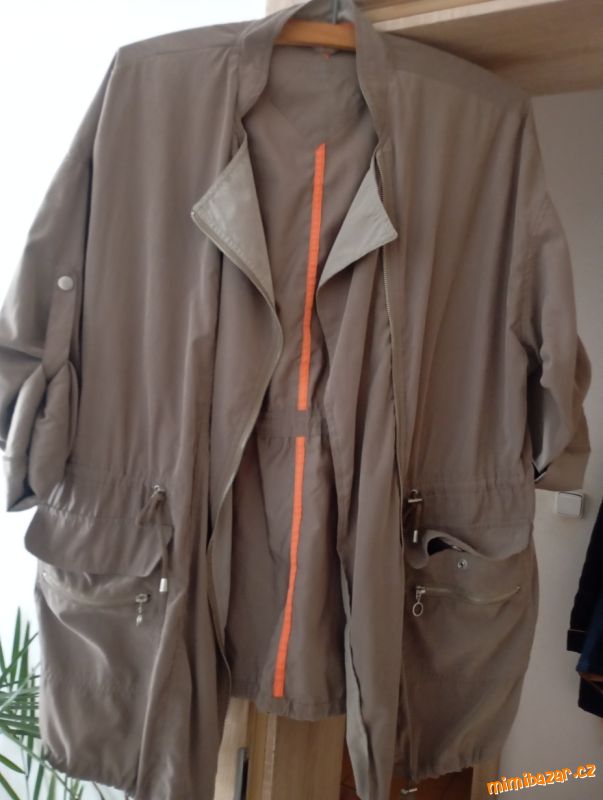 vesta se shrnovacími rukávy