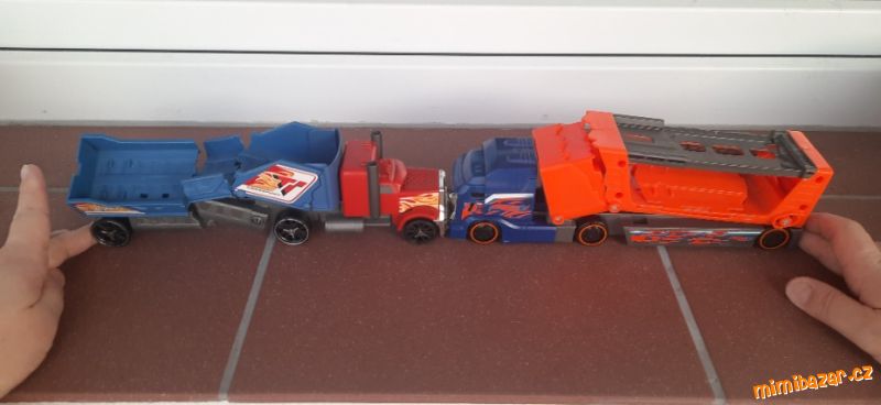 2x Hot Wheels Havarující tahač 3 + 