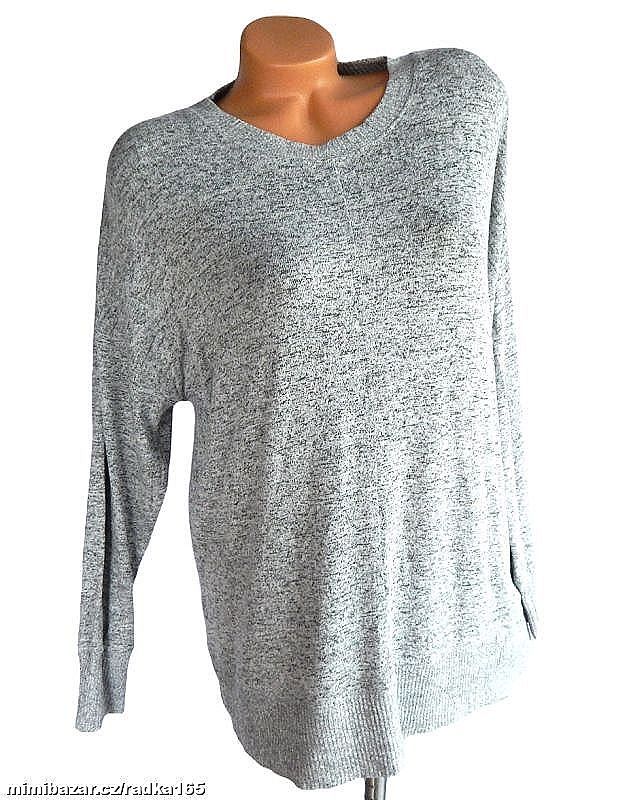 Příjemný žíhaný svetřík vel.48