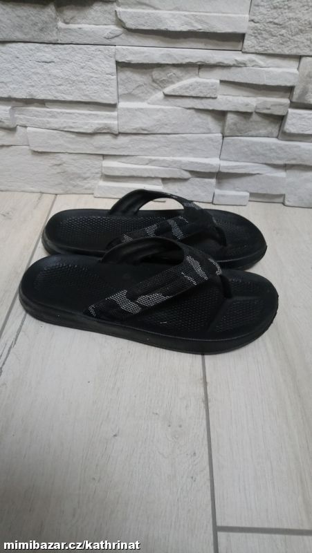 Černé maskáč žabky, vel. 40