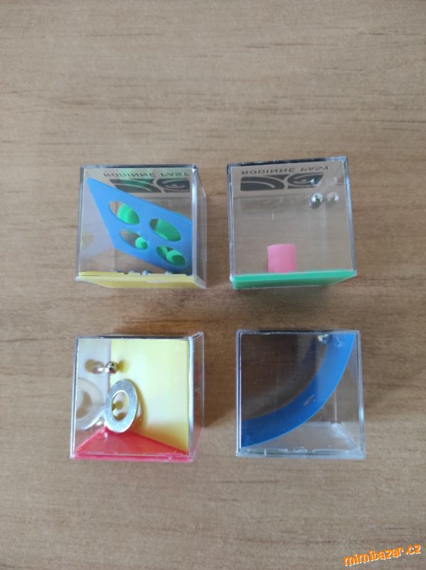 Čtyři různé hlavolamy