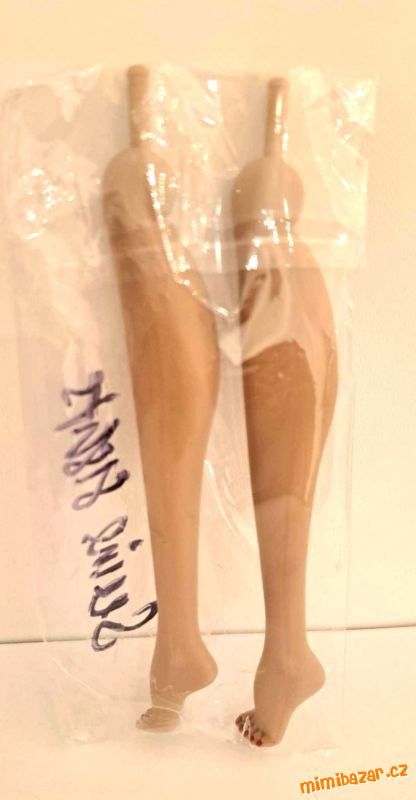Na prodej nahradni nohy na panenky Integrity toys