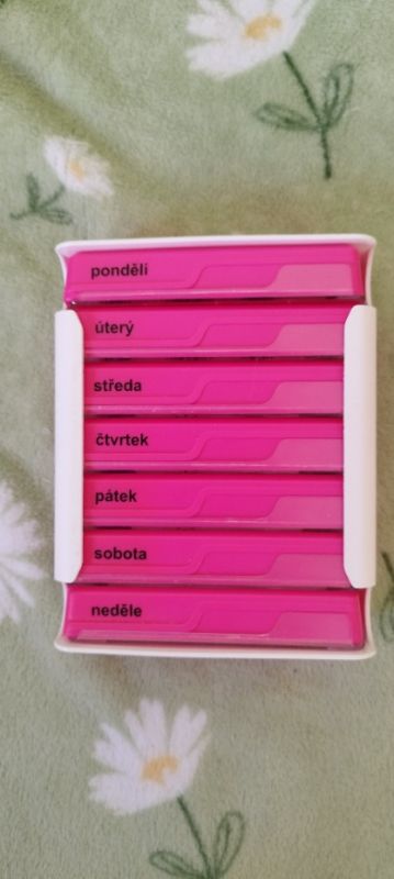 Prodám zánovní týdenní dávkovač léků