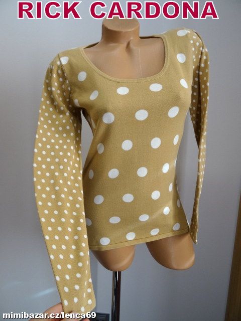 KRÁSNÝ ZNAČKOVÝ SVETR