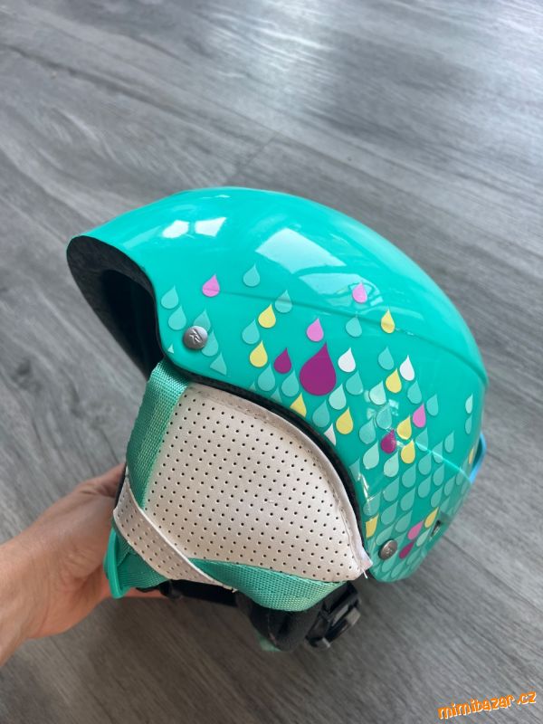 Dívčí lyžařská helma