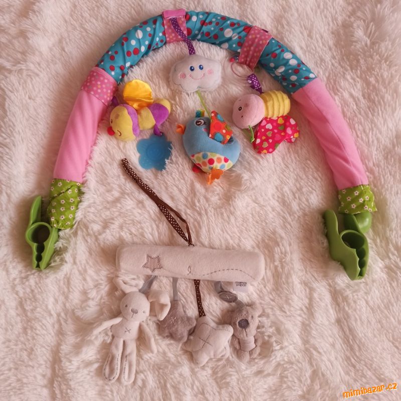 Dětská hrazdička na kočár, postýlku, sedačku