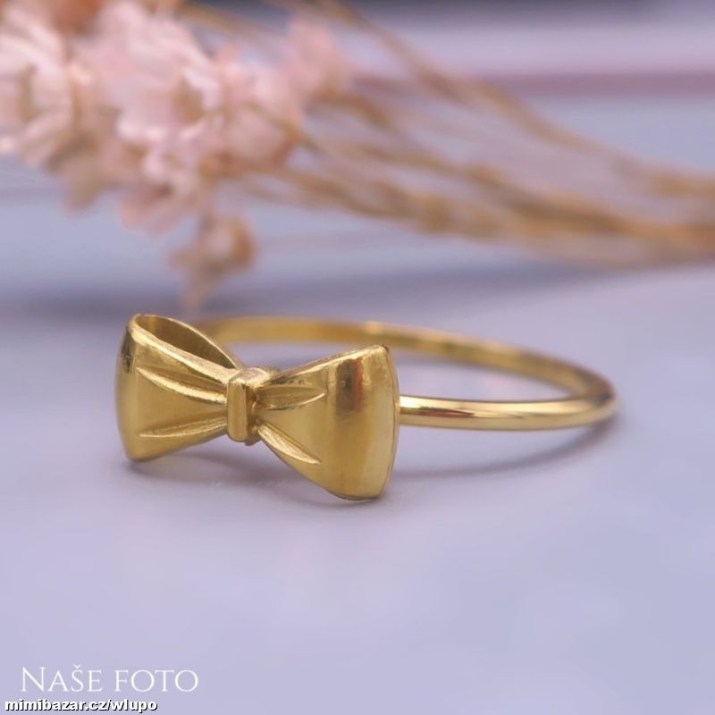 Pozlacený prsten z chir. oceli s mašličkou vel 57