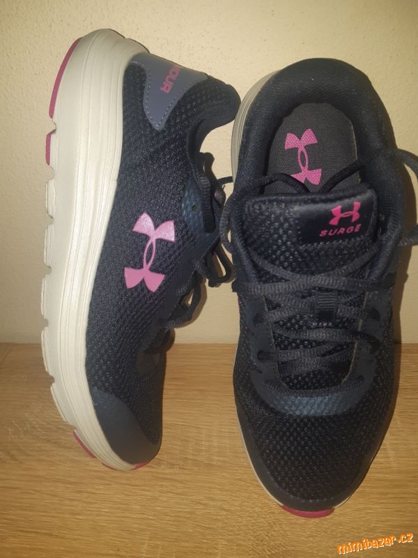 Boty UNDER ARMOUR vel.38