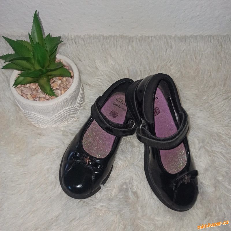 Černé lakované střevíčky Clarks Vel.29