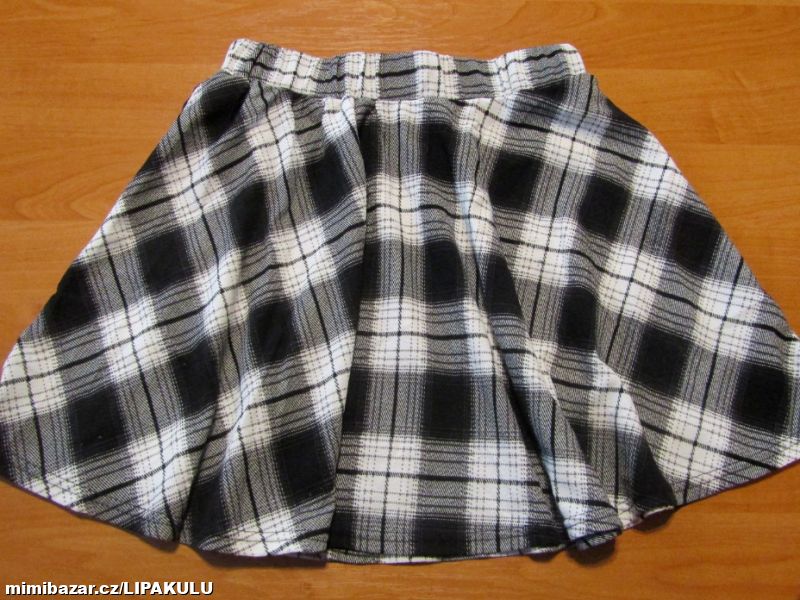 DÍVČÍ SUKÝNKA VEL.152