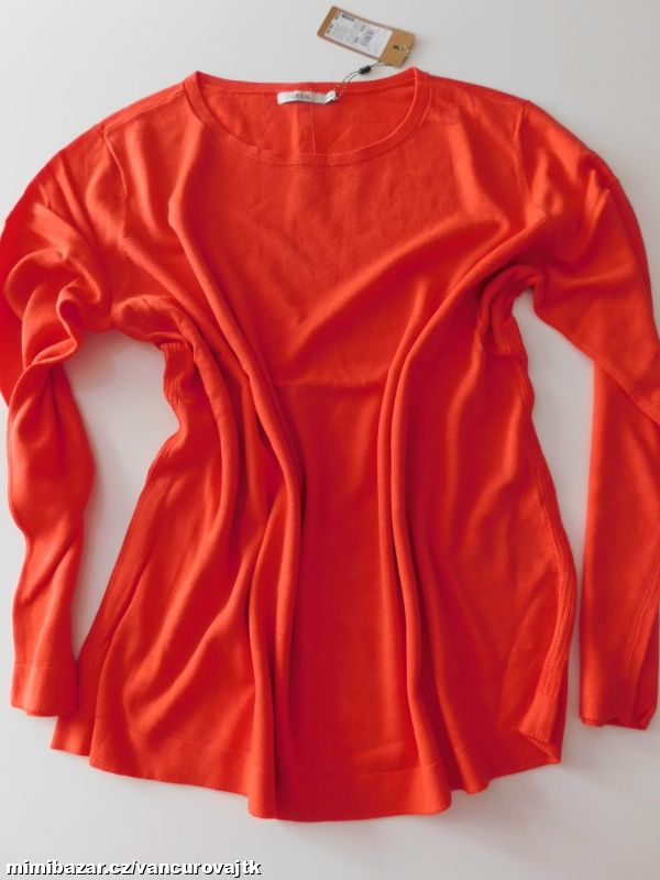 KRÁSNÝ LEHOUNKÝ DÁMSKÝ SVETŘÍK