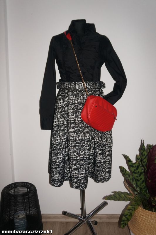 H&M nádherná áčková sukně vel.34/XS