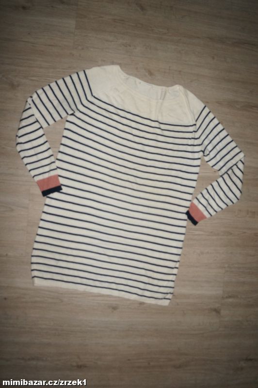 VILA lehoučký nádherný svetřík vel.S