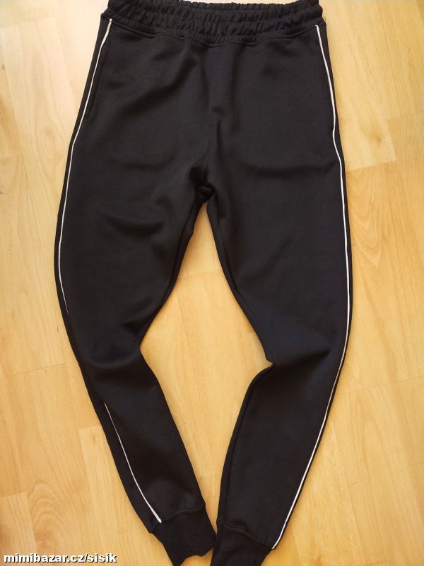 Černé tepláky - sportovní kalhoty ZARA