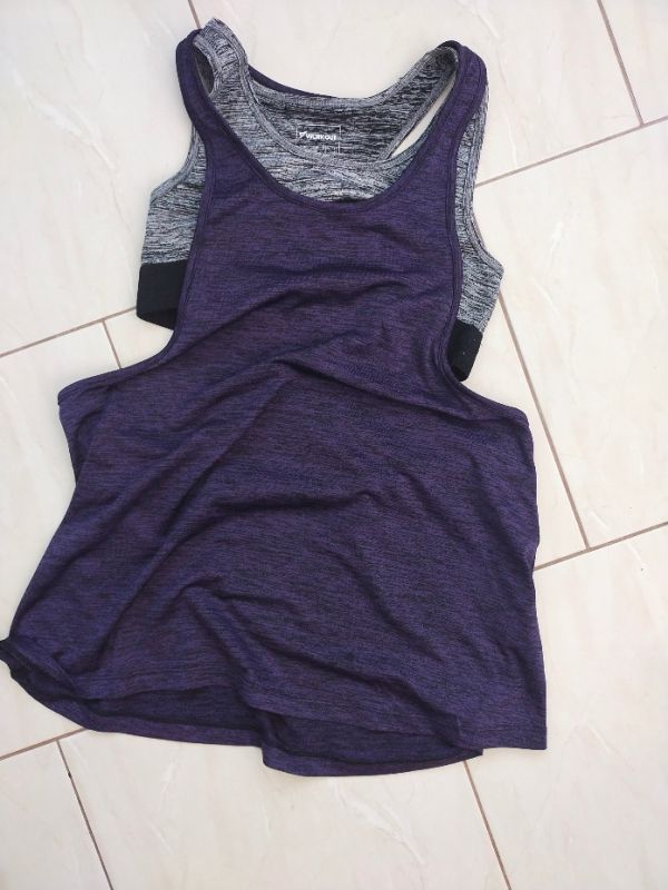 Sportovní tílko s topem