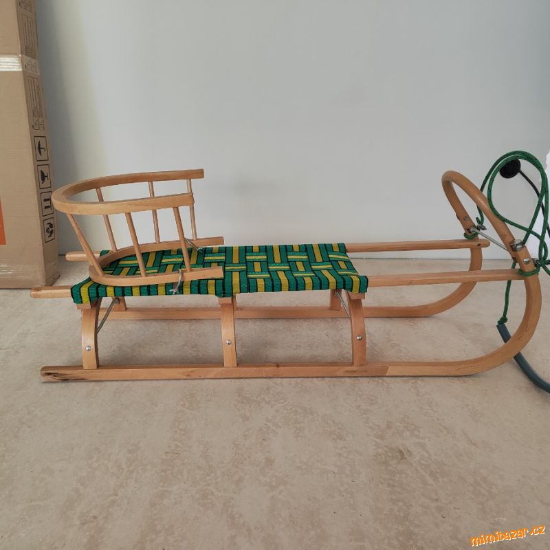 Klasické dřevěné sáňky