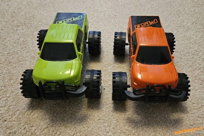 2x monstertrak auta, délka 21 cm, CENA DOHROMADY