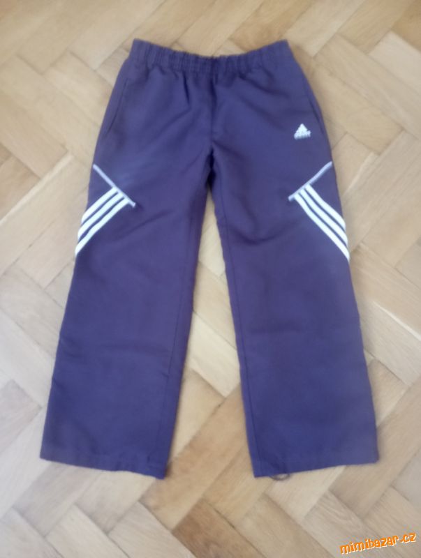 Fialové kalhoty