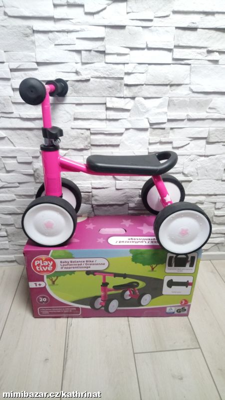 Playtive dětské odrážedlo růžové