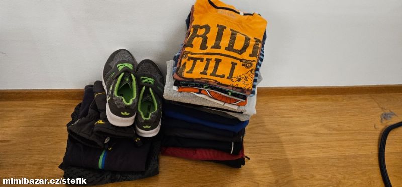 zdarma k objednavce kalhoty, tepláky, trička