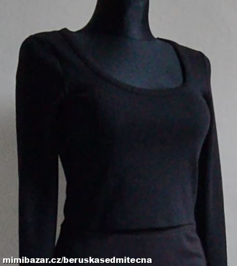 T01 Černé triko CROP-TOP *Bershka*vel.M*