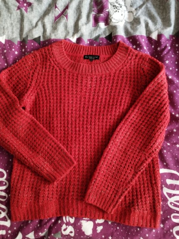 Prodám pěkný červený dams.svetr z.F&F v.38/40