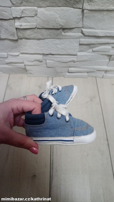 Kojenecké capáčky, vel. 2 (10, 5cm)