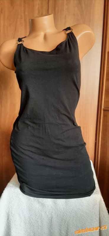Černé šaty na ramínka M