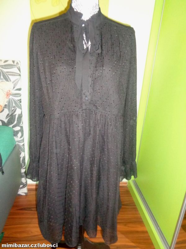 Černé splývavé elegantní šaty