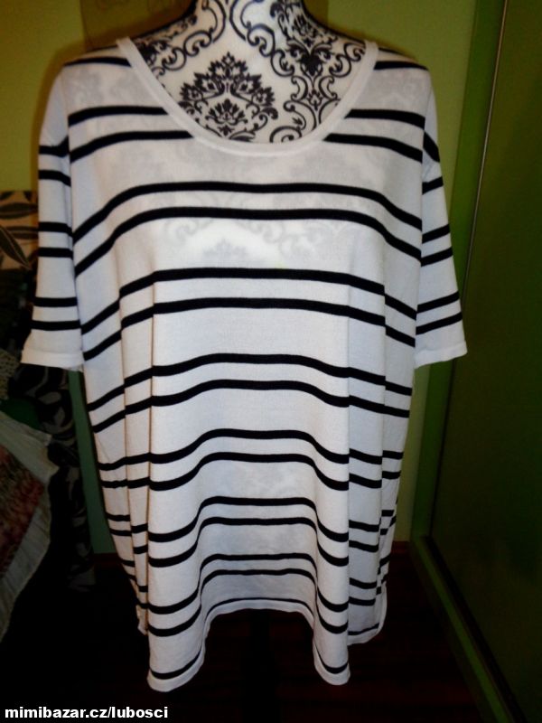 Černobílá pruhovaná úpletová halenka 52/54