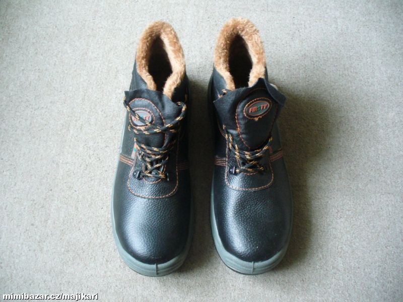Zimní bezpečnostní kotníková obuv Firsty vel.48
