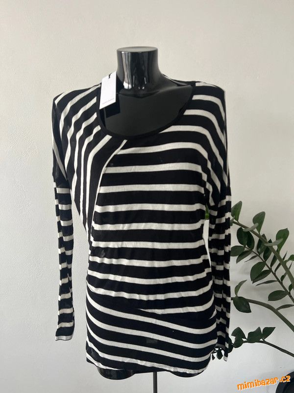 slaboučký svetr s visačkou