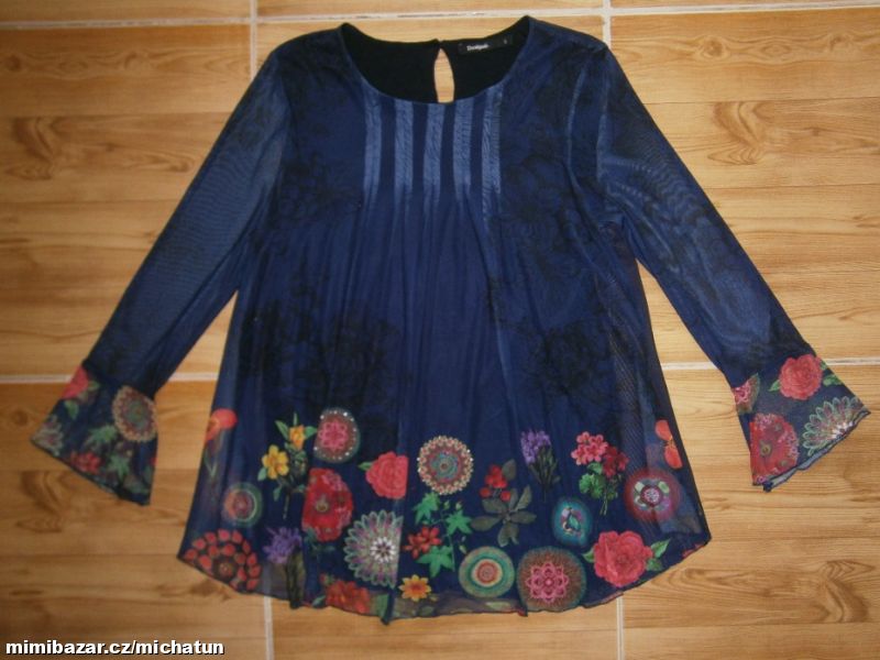 Blůzka s kamínky značky DESIGUAL, vel.S