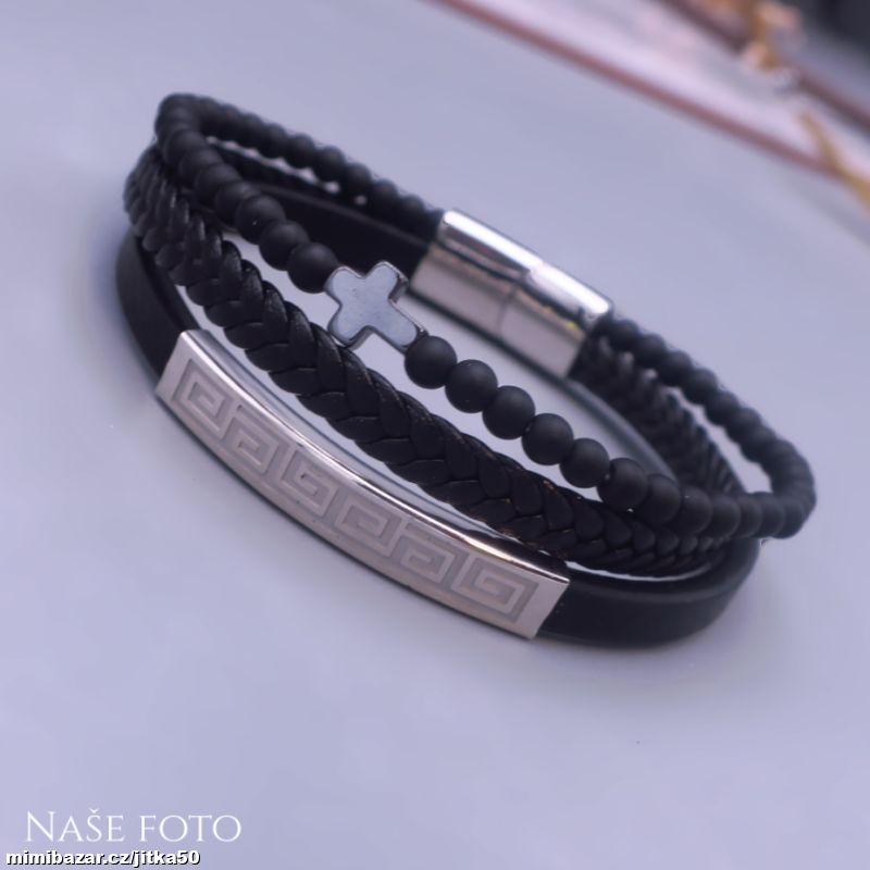 Stylový kožený náramek s řeckým vzorem a křížkem