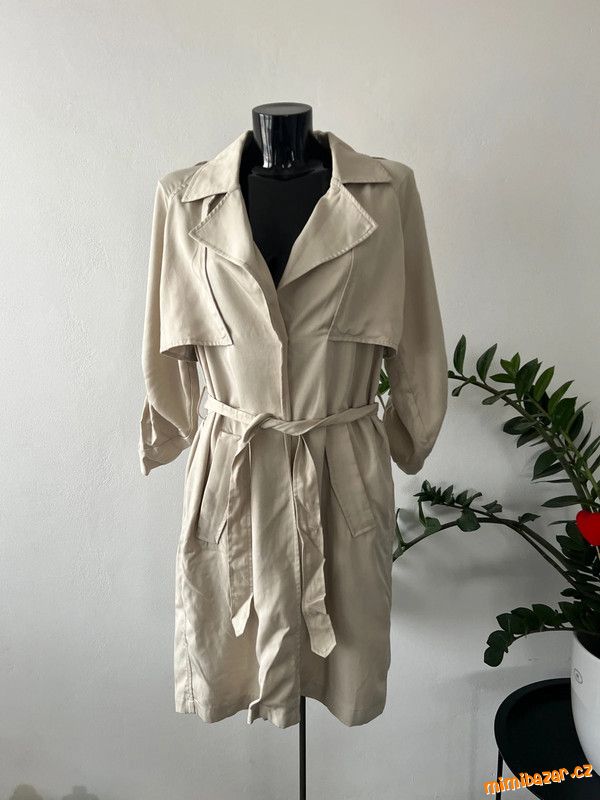 Krásný trenčkot TIMEOUT