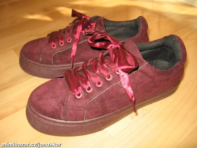 Dámské vínové boty s mašlemi PIECES