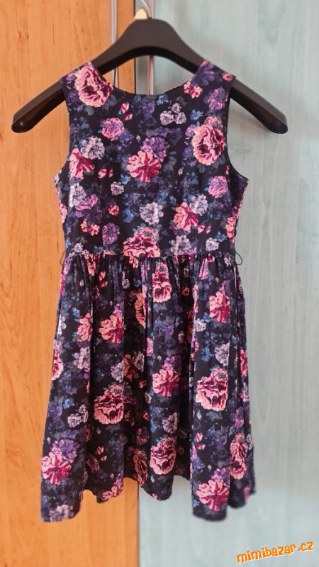 Krásné šatičky, zn. H&M, vel. 140, 9-10 let, květi