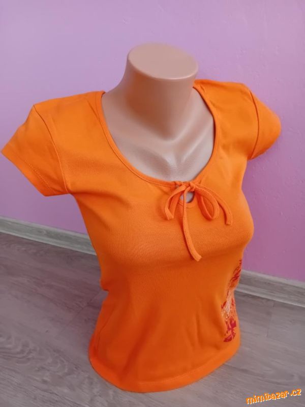 HEZKÉ TRIČKO S VÝSTŘIHEM - vel.S/M / zn.Brand